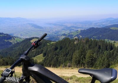 E MTB Blick auf den Zürichsee