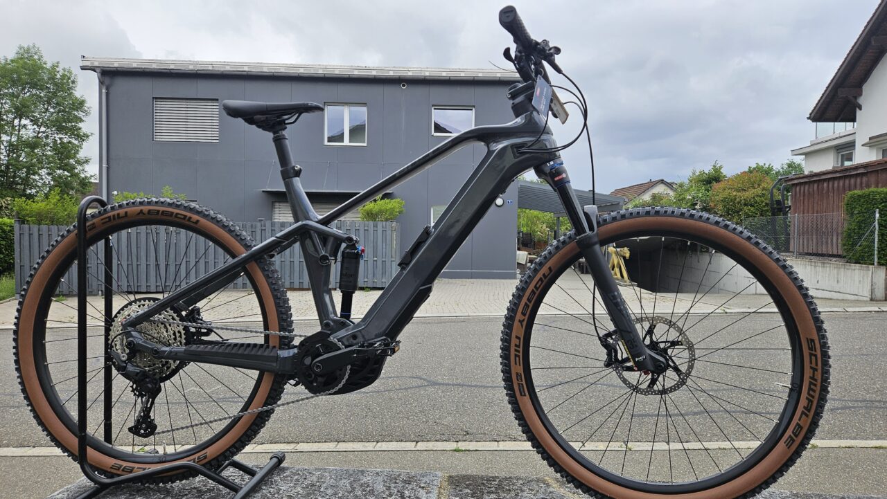 Carbon Fully